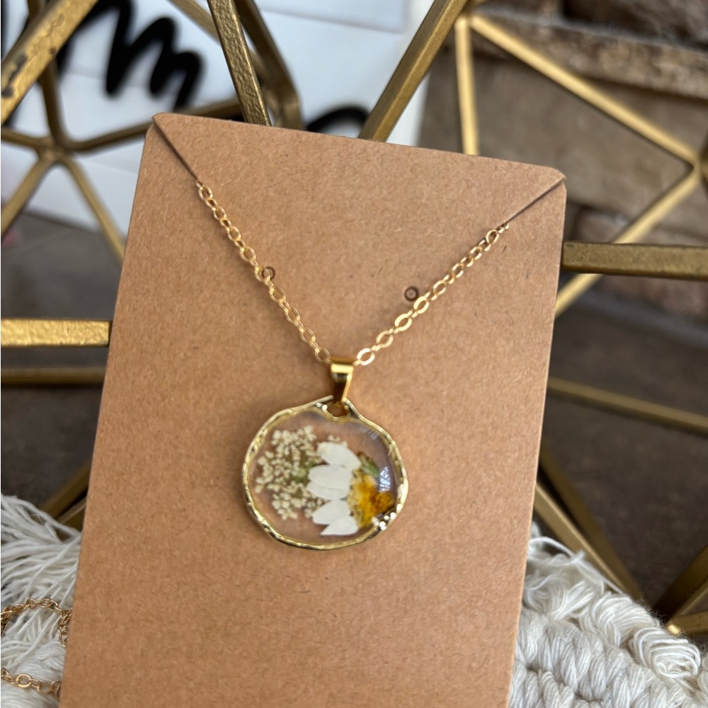 Natural flowers pendant with chain
